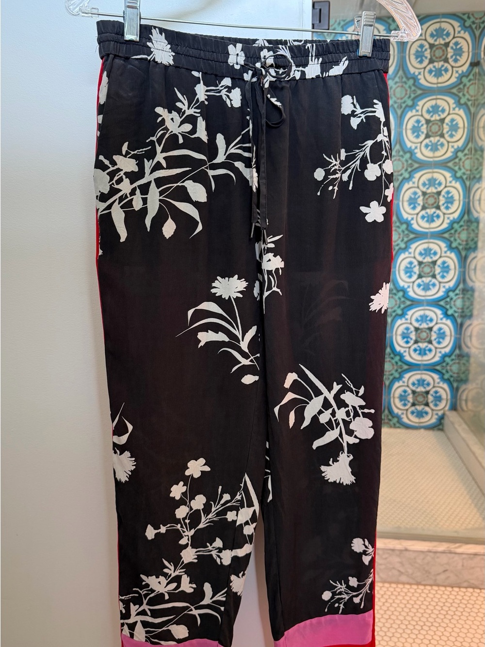 Joie Black Floral Drawstring Cropped Pants with Red and Pink Side Trim